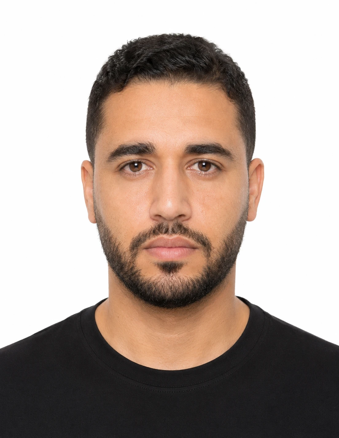 Exemple de photo d’identité conforme — homme, fond blanc